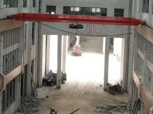 電動(dòng)單梁起重機(jī)上各類觸滑線的使用